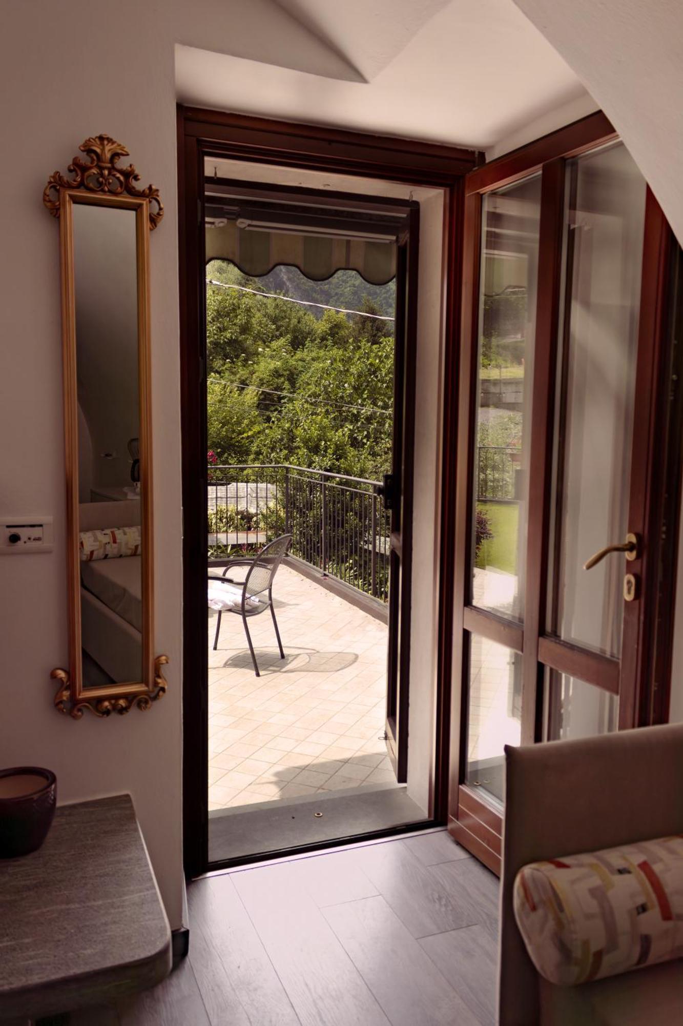 Hotel La Casa Sulla Roccia Pisogne Exterior foto