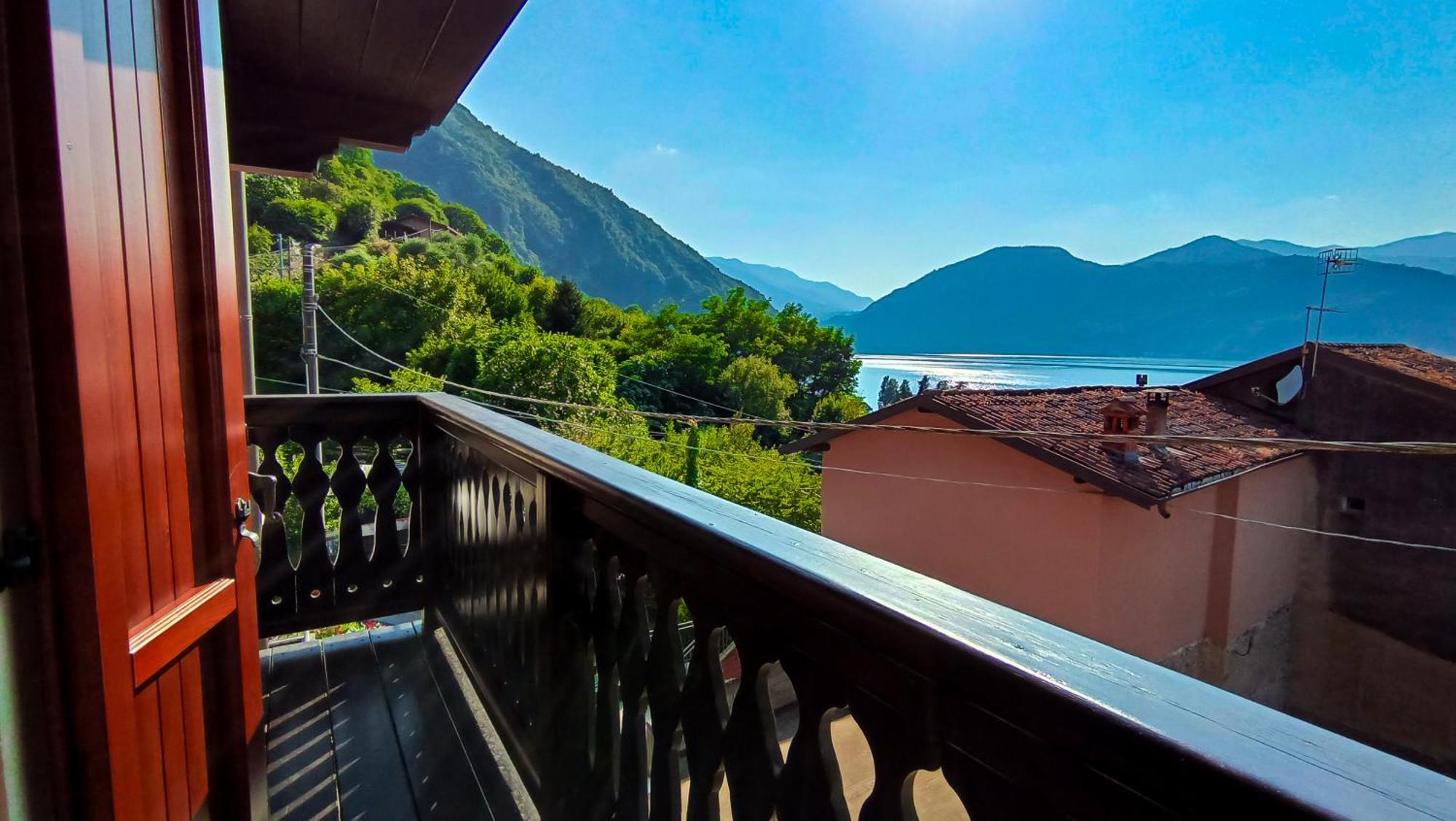 Hotel La Casa Sulla Roccia Pisogne Exterior foto
